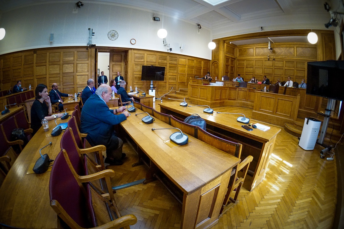 Βουλή – Εξεταστική: Συνεχίζεται η κατάθεση του Χρήστου Ράμμου