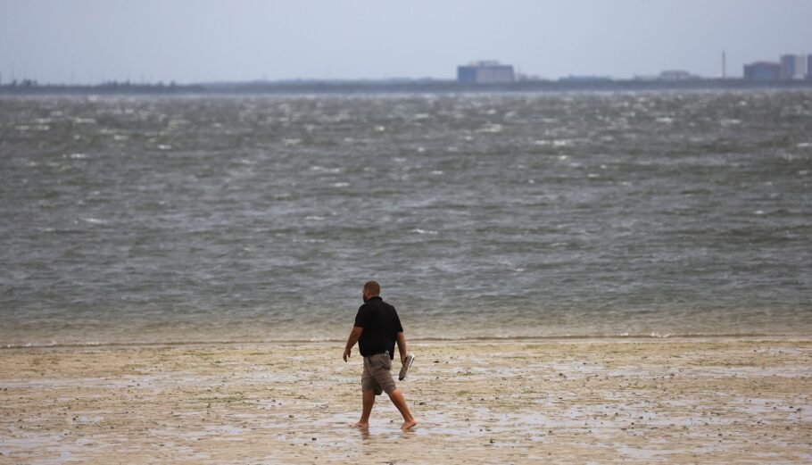 O κυκλώνας Ίαν σάρωσε τη Φλόριντα © EPA/TANNEN MAURY
