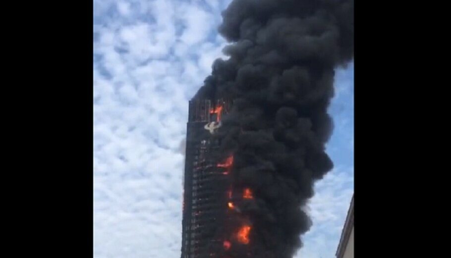 Φωτιά σε ουρανοξύστη © printscreen