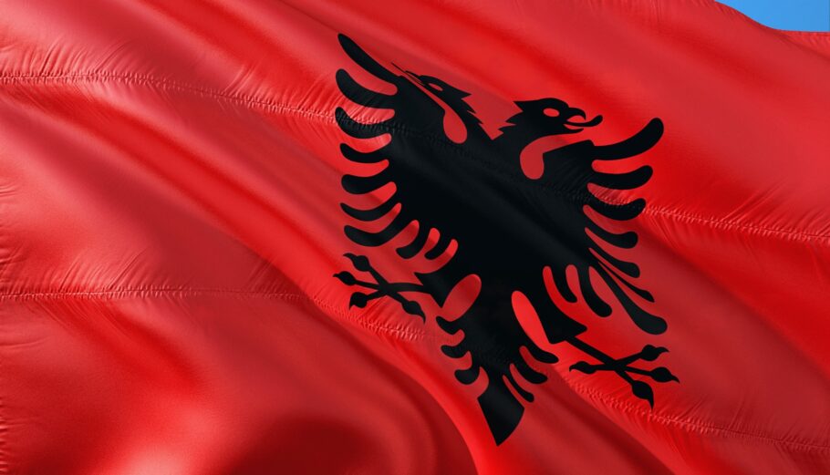 Η σημαία της Αλβανίας © PIxabay