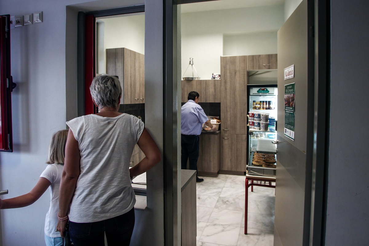 Αυξήσεις στα κυλικεία των σχολείων – Πόσο θα κοστίζουν κουλούρι, νερό