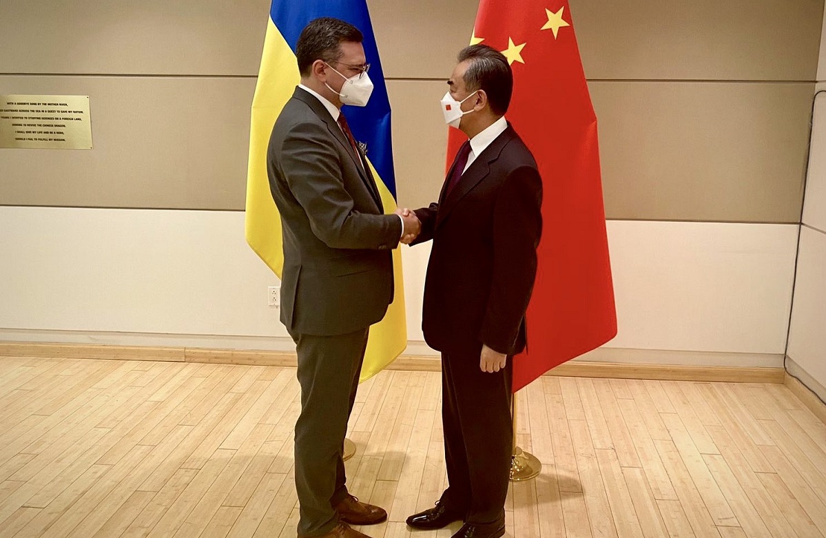 Πρώτη συνάντηση των ΥΠΕΞ Ουκρανίας – Κίνας μετά τη ρωσική εισβολή