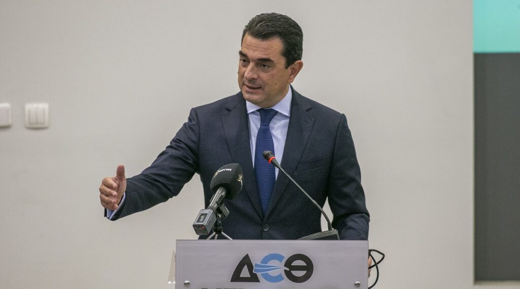 Σκρέκας: Σταθερές ή μειωμένες είναι οι τιμές στα σχολικά είδη