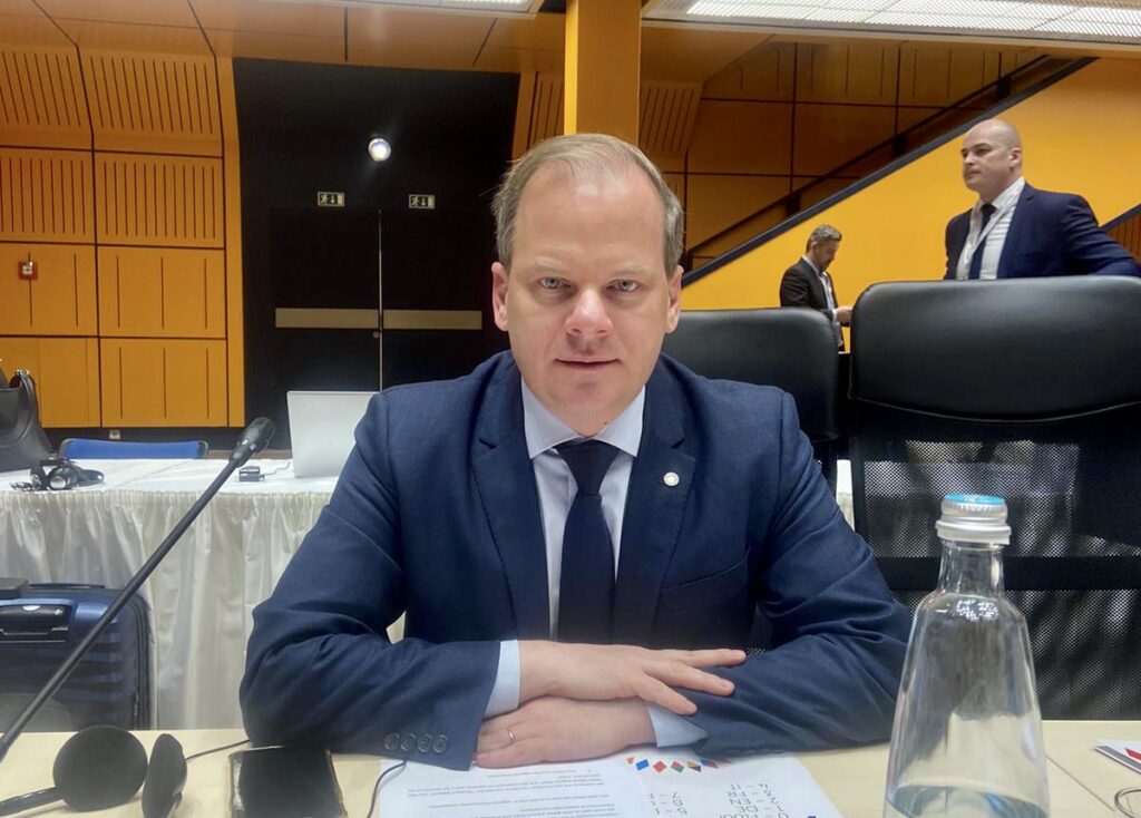 Στην Πράγα ο Κ. Καραμανλής: Σημαντικές μεταρρυθμίσεις στις μεταφορές