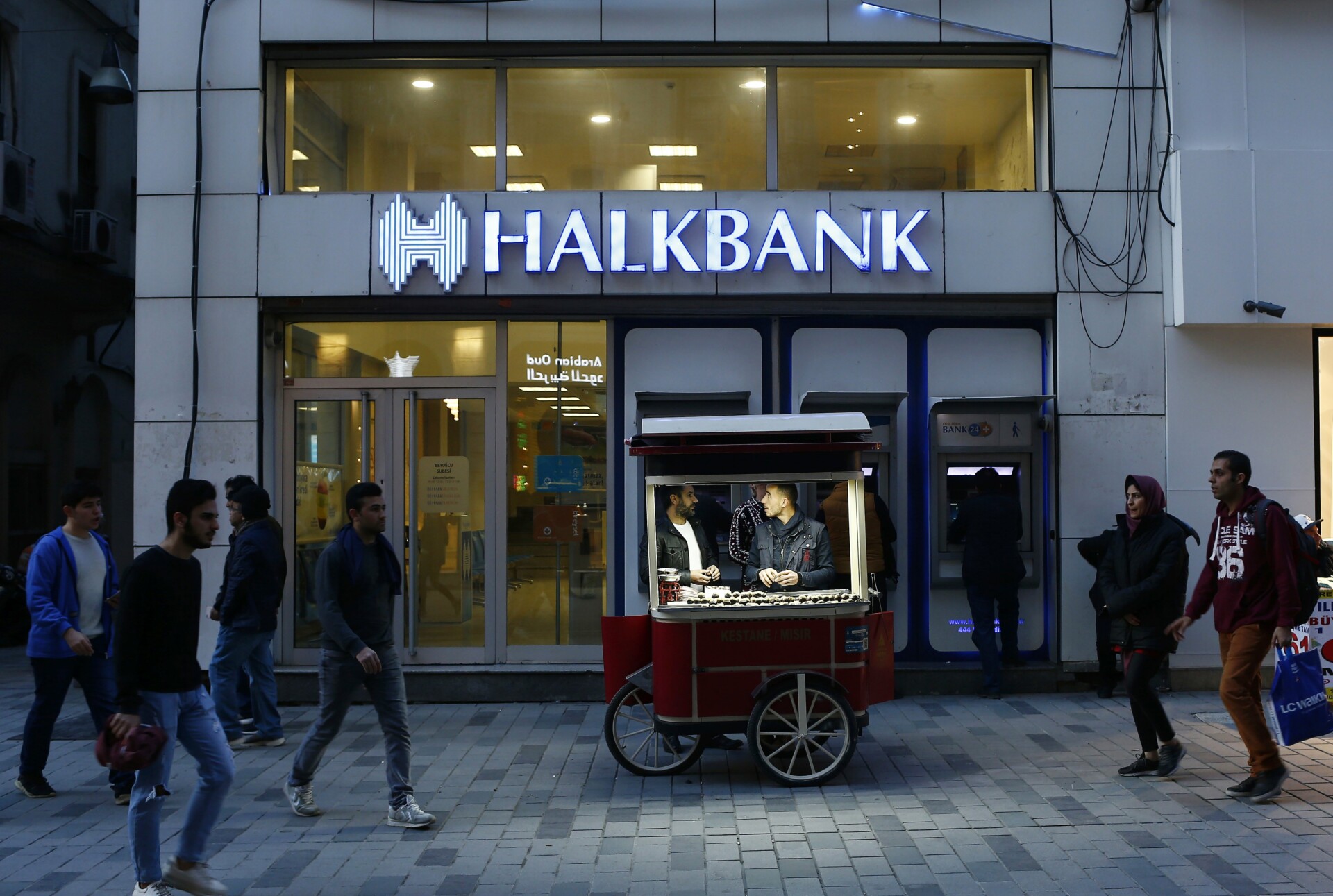 Η τουρκική HalkBank © EPA/SEDAT SUNA