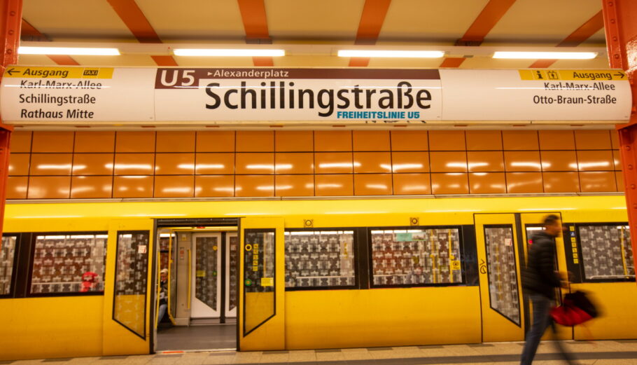 Το μετρό του Βερολίνου © EPA/OMER MESSINGER