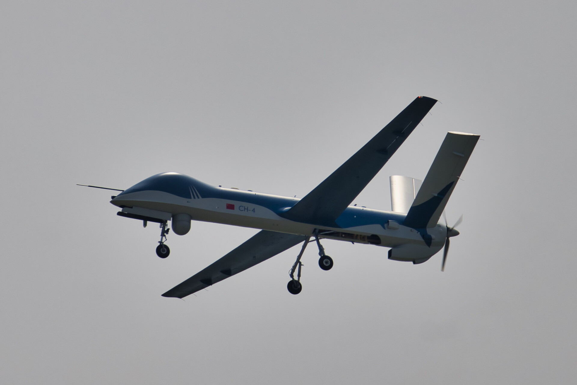 Μη επανδρωμένο αεροσκάφος UAV © EPA/ALEX PLAVEVSKI