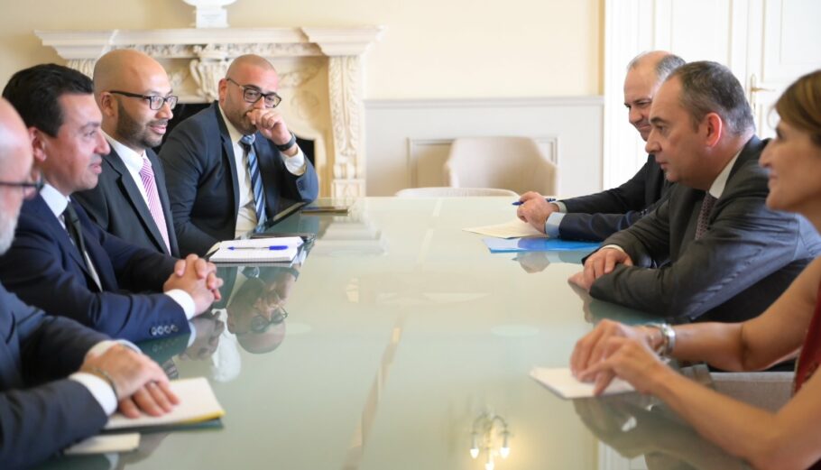 Συνάντηση με τον ομόλογό του της Μάλτας, Aaron Farrugia είχε ο υπουργός Ναυτιλίας, Γιάννης Πλακιωτάκης © ΑΠΕ-ΜΠΕ/ΥΠΟΥΡΓΕΙΟ ΝΑΥΤΙΛΙΑΣ & ΝΗΣΙΩΤΙΚΗΣ ΠΟΛΙΤΙΚΗΣ//STR