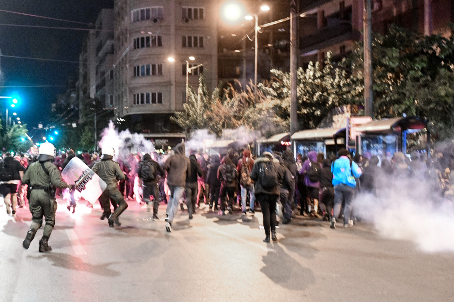 Επεισόδια στο κέντρο της Αθήνας με πέτρες και μολότοφ