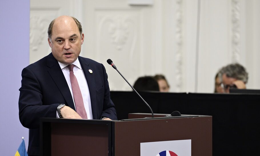 Βρετανία: Αγοράζει δύο πλοία για την προστασία υποθαλάσσιων αγωγών