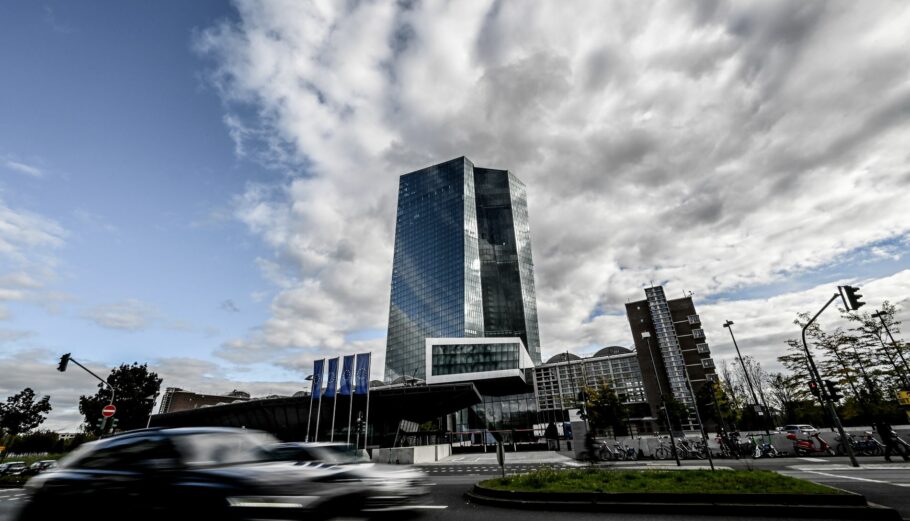 Το κτίριο της ΕΚΤ στη Φρανκφούρτη ©EPA/SASCHA STEINBACH