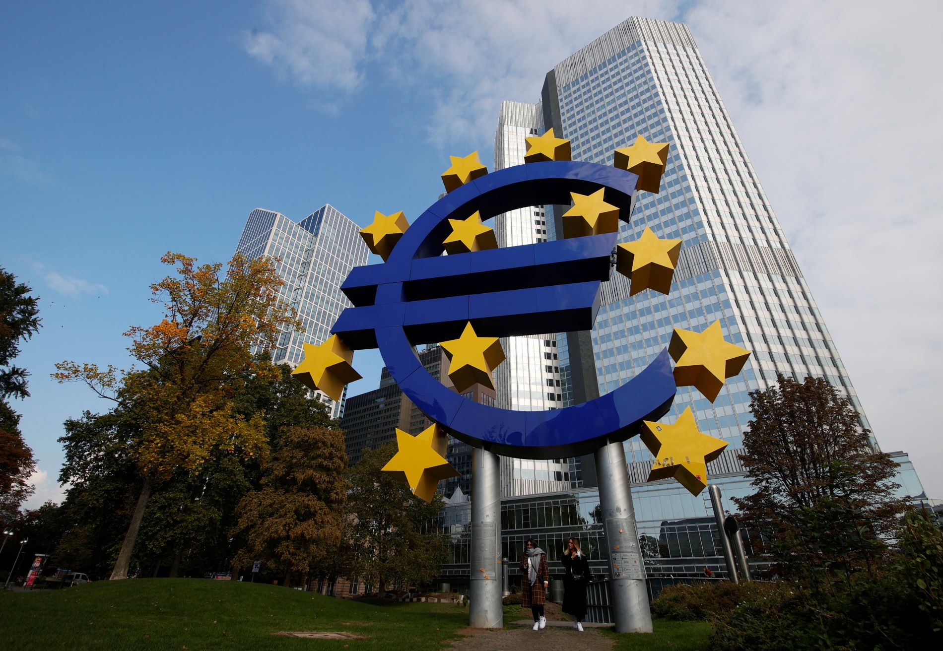 Το κτίριο της ΕΚΤ στη Φραγκφούρτη ©EPA/RONALD WITTEK