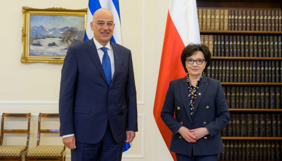 Ο Νίκος Δένδιας με την πρόεδρο της Κάτω Βουλής της Πολωνίας ©Twitter