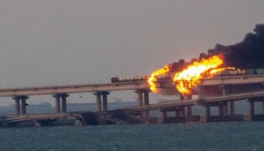 Έκρηξη στη γέφυρα που συνδέει τη Ρωσία με την Κριμαία ©Twitter