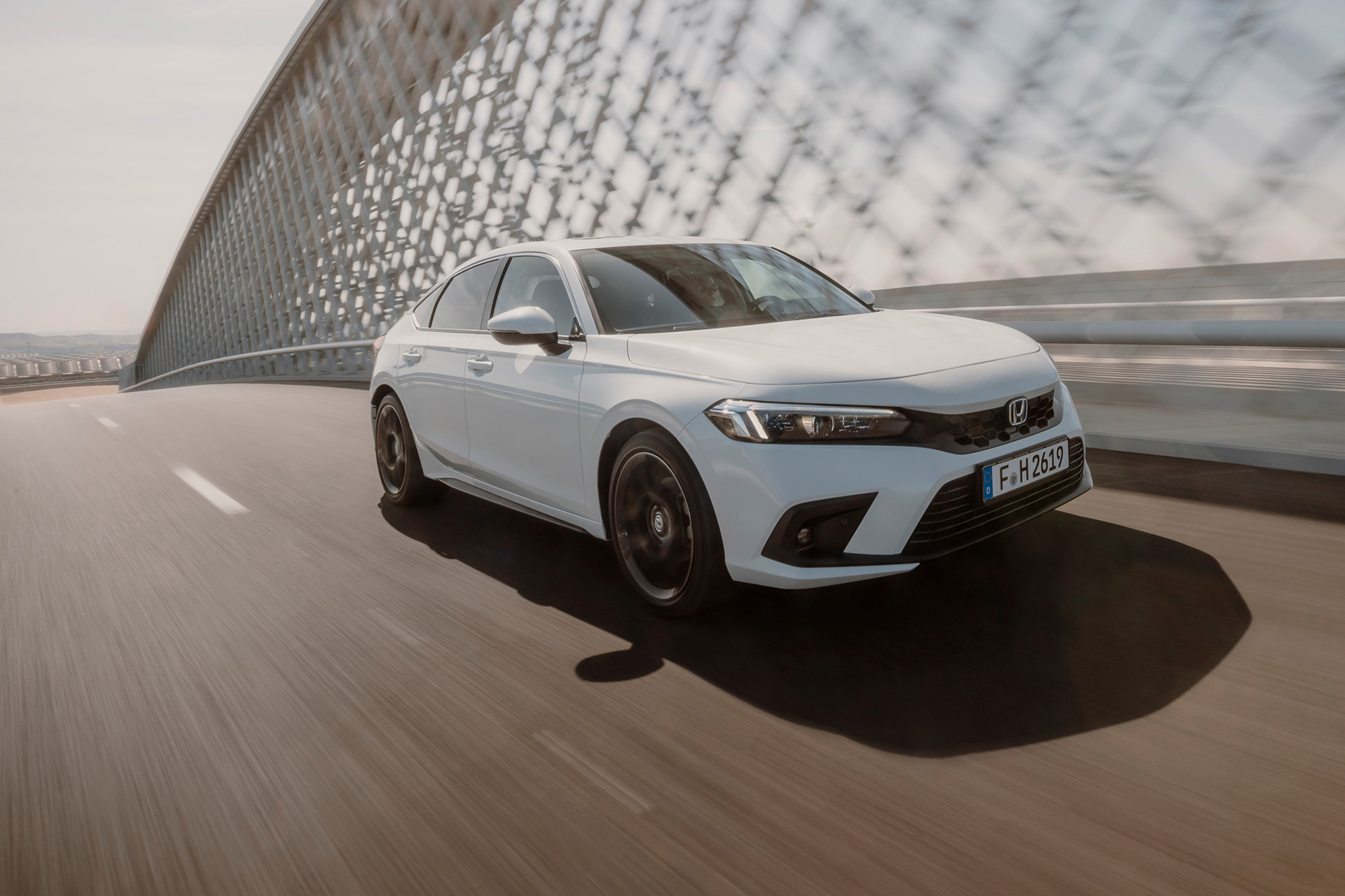 MotorOne Minute: Honda Civic e:HEV (video)