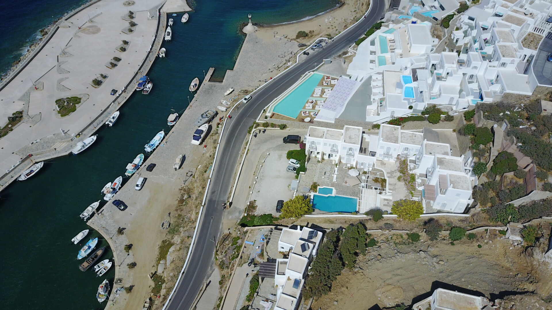 Mega – real estate deal στη Μύκονο: Στην Intrakat το Apanema Resort