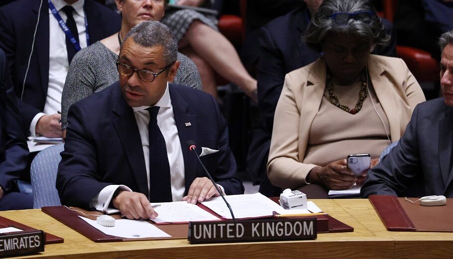Ο υπουργός Εξωτερικών της Μ. Βρετανίας, Τζέιμς Κλέβερλι ©EPA/JUSTIN LANE