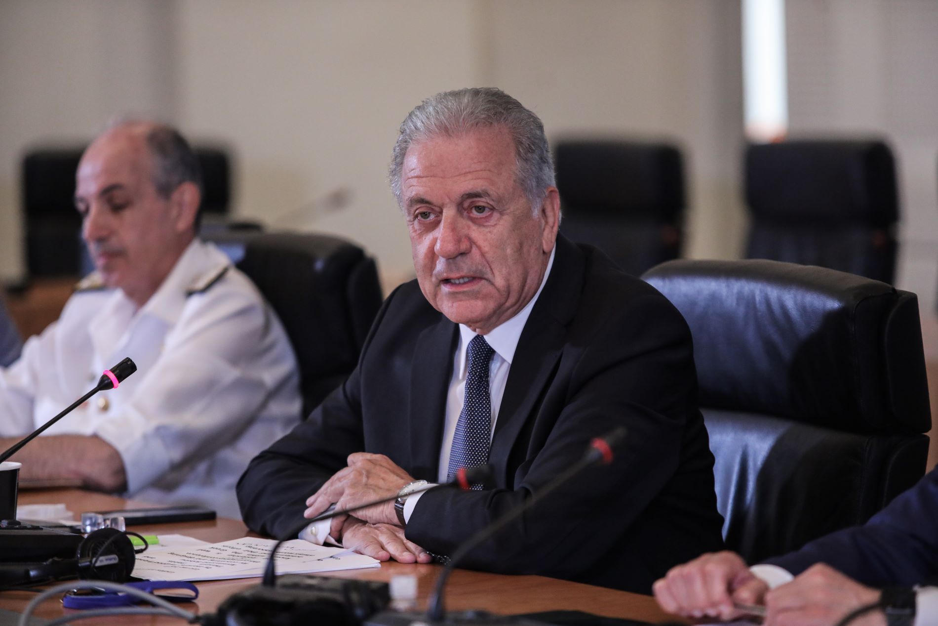 Παραιτήθηκε ο Δ. Αβραμόπουλος από την ΜΚΟ των Βρυξελλών