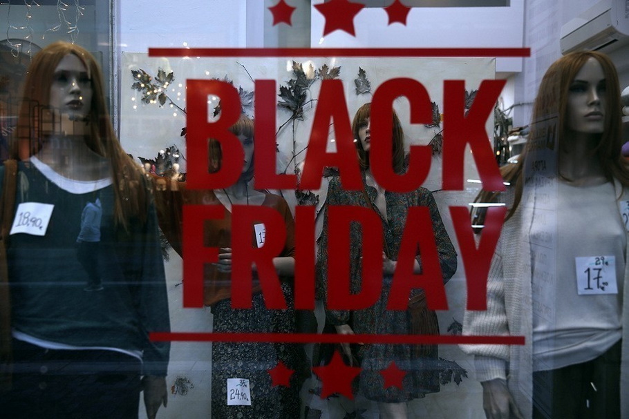 Προσφορές για την Black Friday σε κατάστημα της Αθήνας © ΑΠΕ-ΜΠΕ/Αλέξανδρος Μπελτές