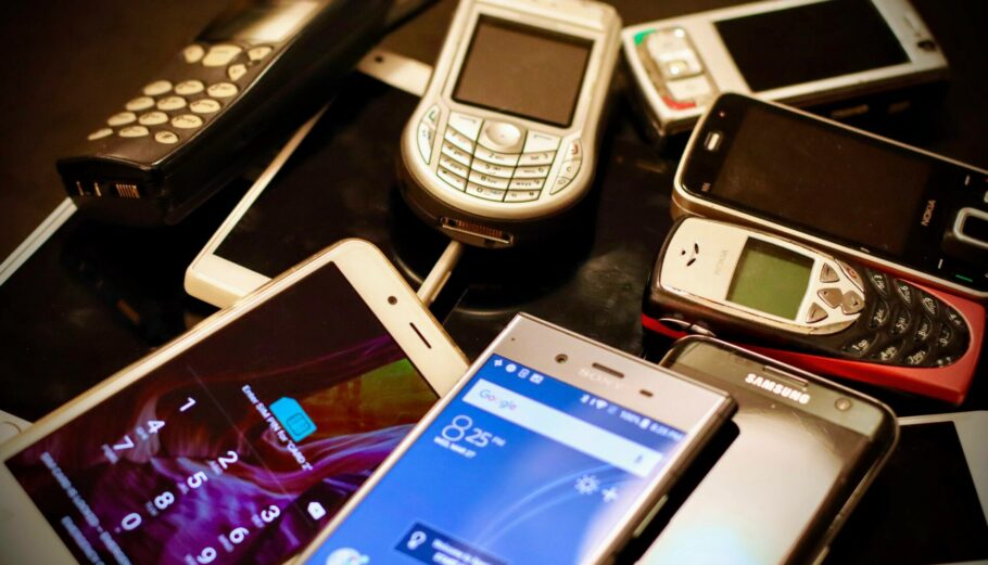 Συσκευές κινητής τηλεφωνίας © Unsplash