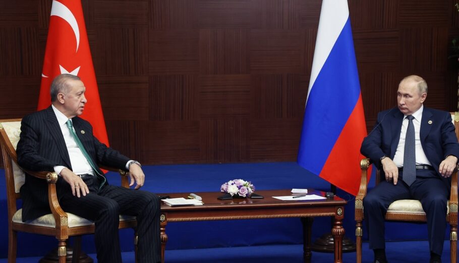 Βλαντιμίρ Πούτιν κατά τη συνάντησή του με τον Ρετζέπ Ταγίπ Ερντογάν © EPA/VYACHESLAV PROKOFYEV/KREMLIN POOL/SPUTNIK