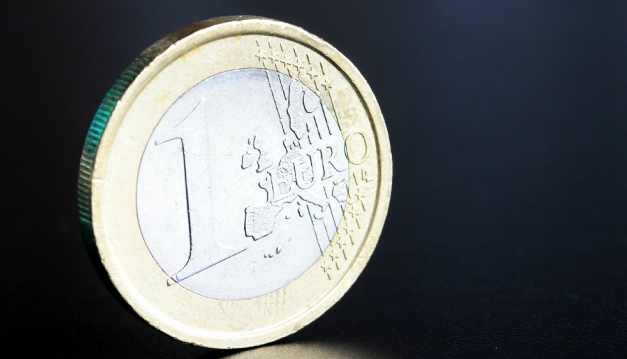 Το ευρώ συνεχίζει να ενισχύεται έναντι του δολαρίου