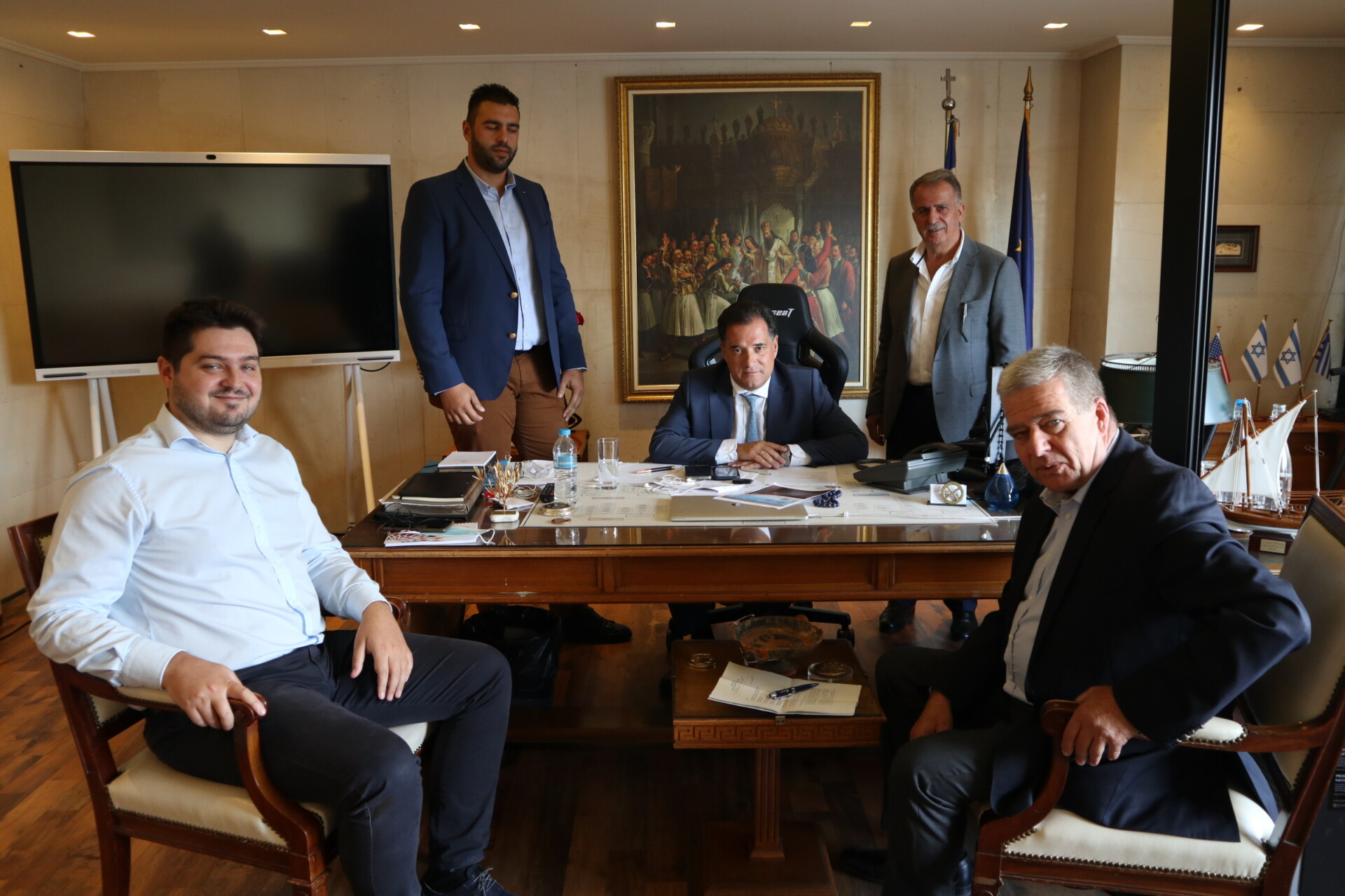 Ο Άδ. Γεωργιάδης με την Ομοσπονδία Βενζινοπωλών Ελλάδας ©Twitter/Άδ. Γεωργιάδης