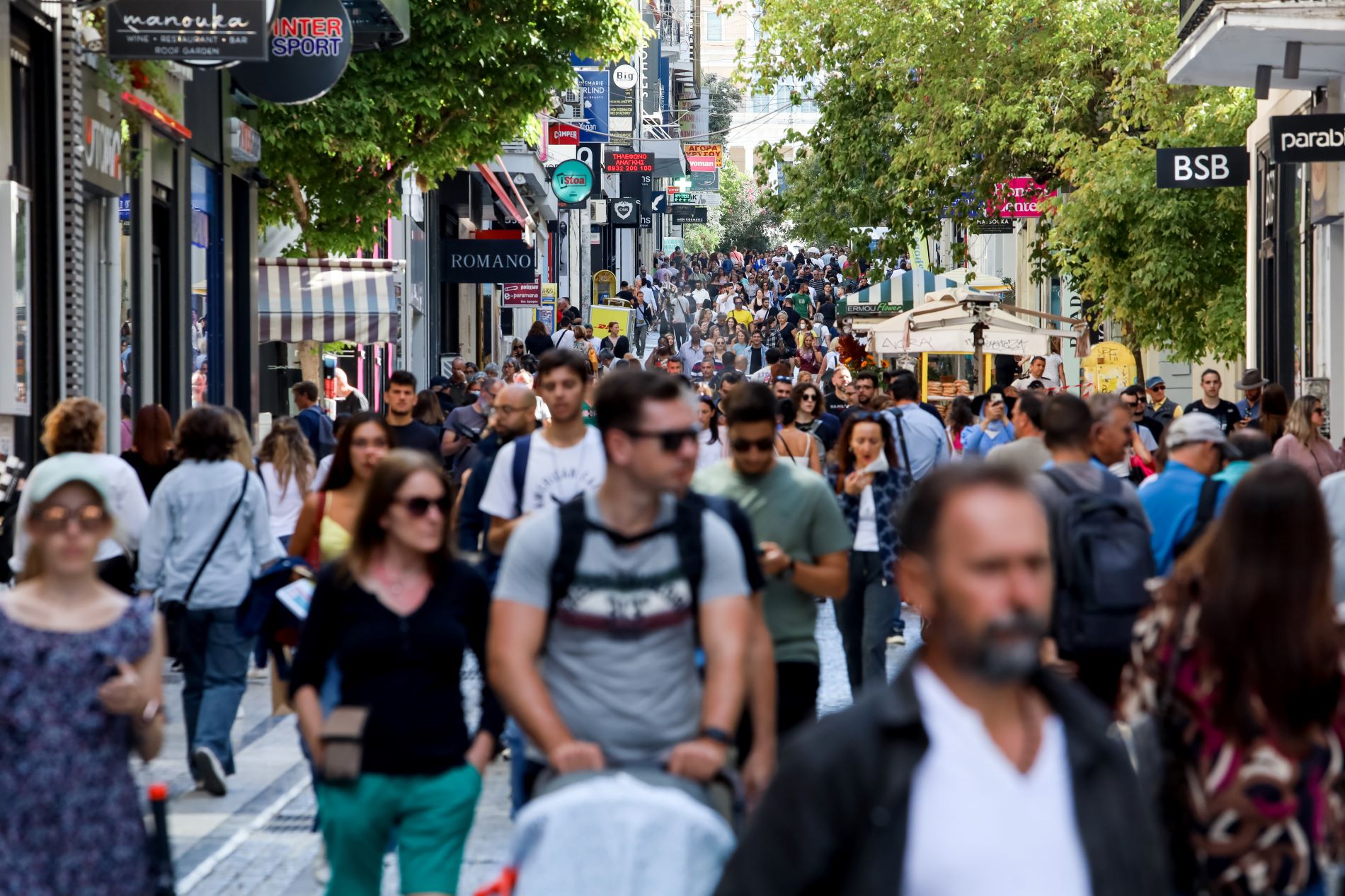 Κόσμος στην πλατεία Συντάγματος ©Eurokinissi