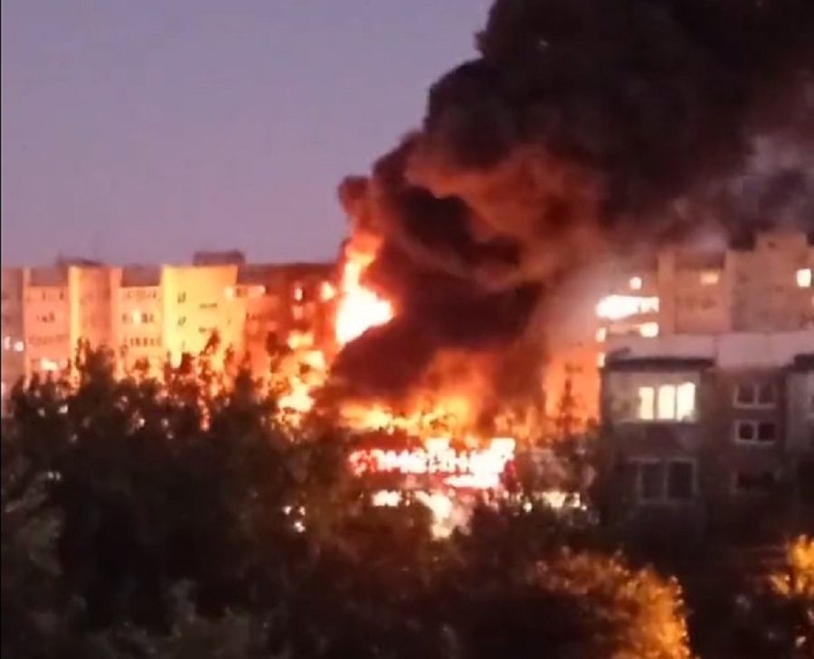Ρωσία: Αεροσκάφος συνετρίβη σε πολυόροφο κτίριο στην πόλη Γεΐσκ