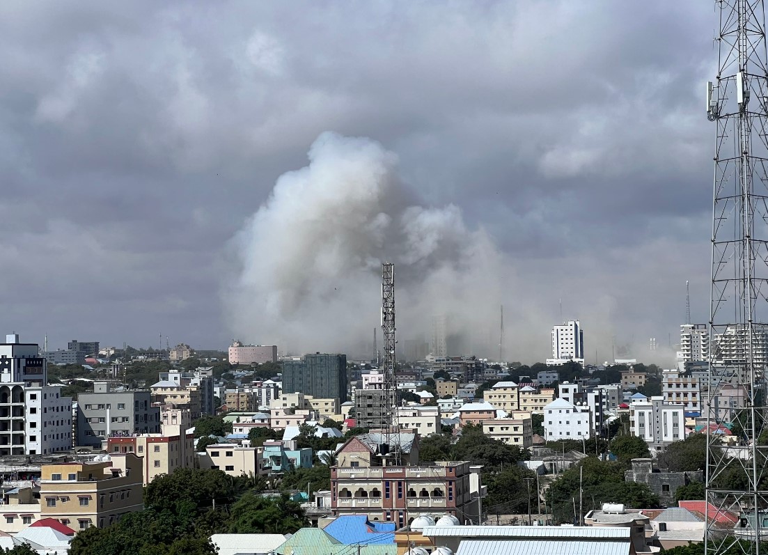 Έκρηξη αυτοκινήτων στη Σομαλία © Twitter / Abdihalim Bashir