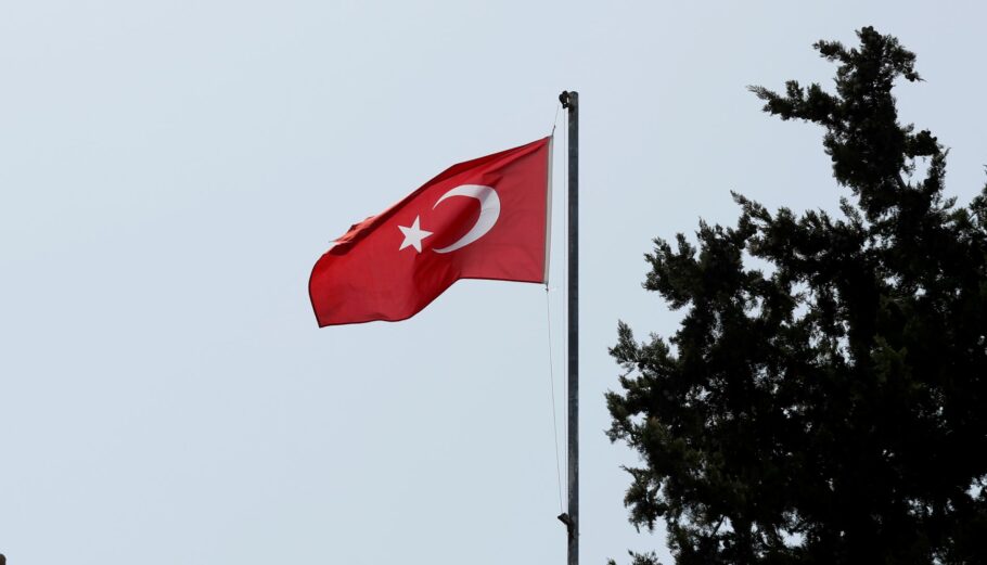 Η τουρκική σημαία ©EPA/ATEF SAFADI