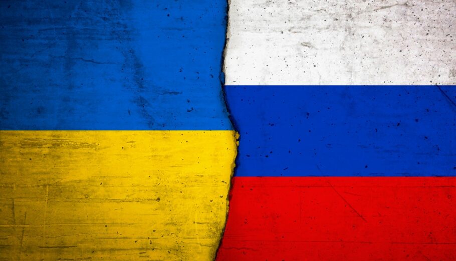 Οι σημαίες της Ουκρανίας και της Ρωσίας © Pixabay