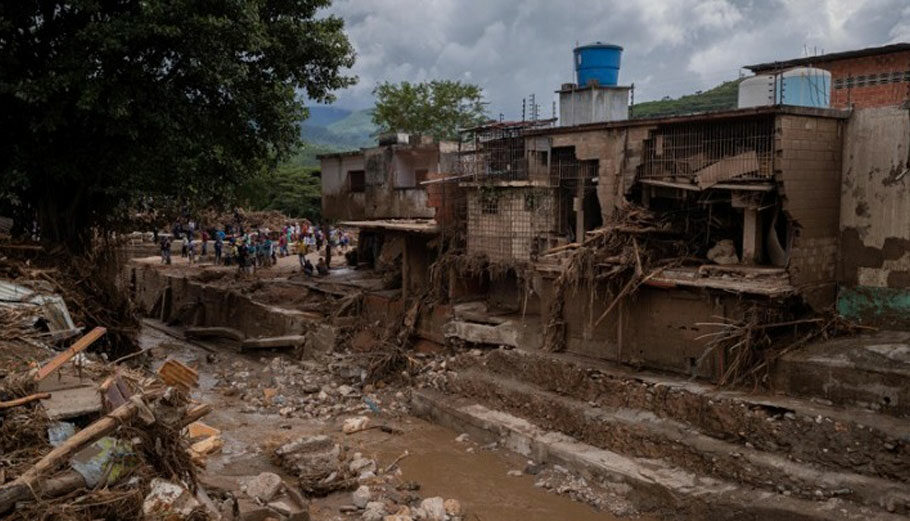 Φονικές πλημμύρες και κατολισθήσεις στη Βενεζουέλα © EPA/Rayner Pena R.