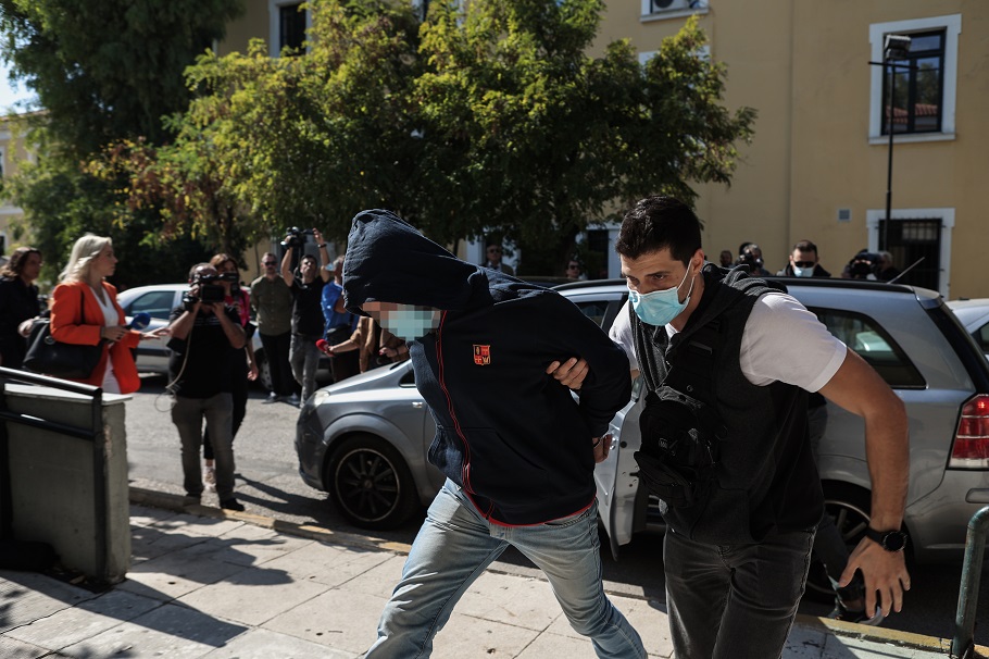 Κολωνός: Έρευνα για τα αδέλφια της 12χρονης