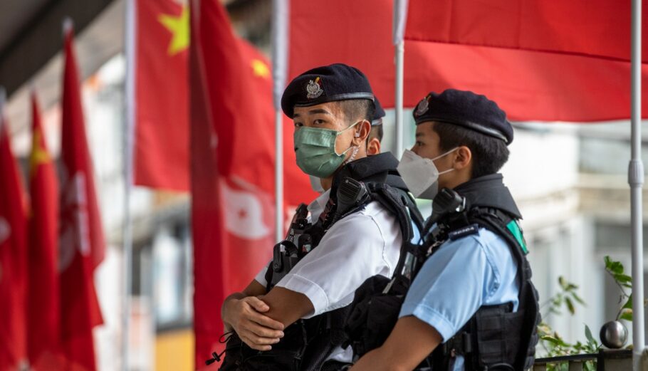 Κινέζοι αστυνομικοί στο Χονγκ Κονγκ © EPA/MIGUEL CANDELA