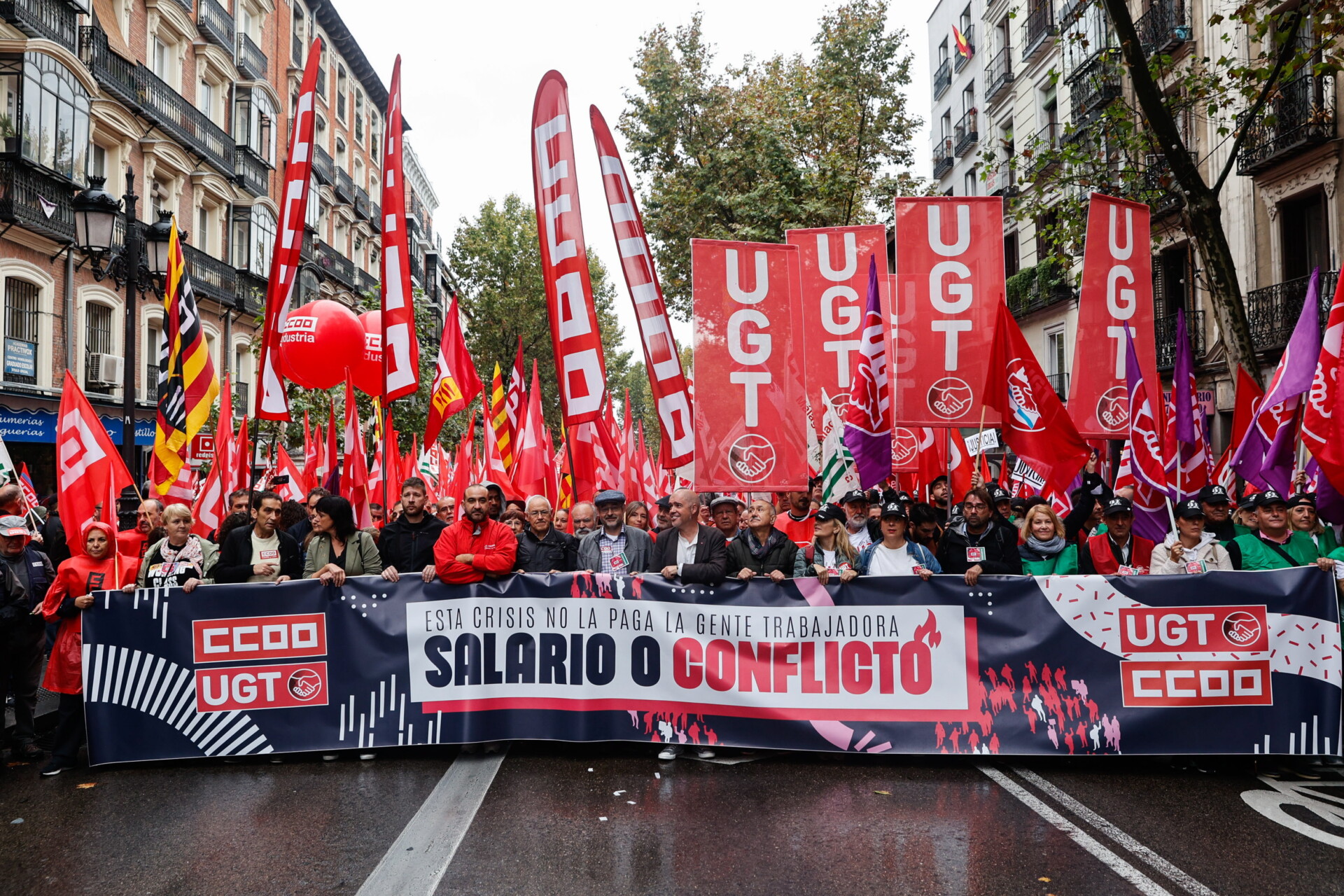 Διαδήλωση στη Μαδρίτη κατά της ακρίβειας © EPA/DANIEL GONZALEZ
