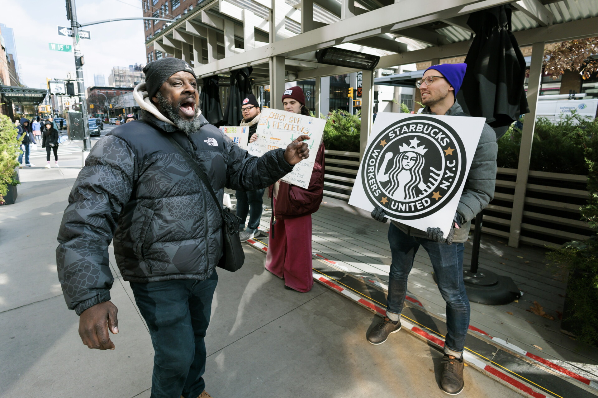 Starbucks: Διαδηλώσεις για το δικαίωμα του συνδικαλίζεσθαι
