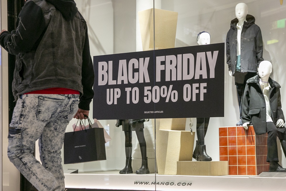 Black Friday ©EPA/SARAH YENESEL