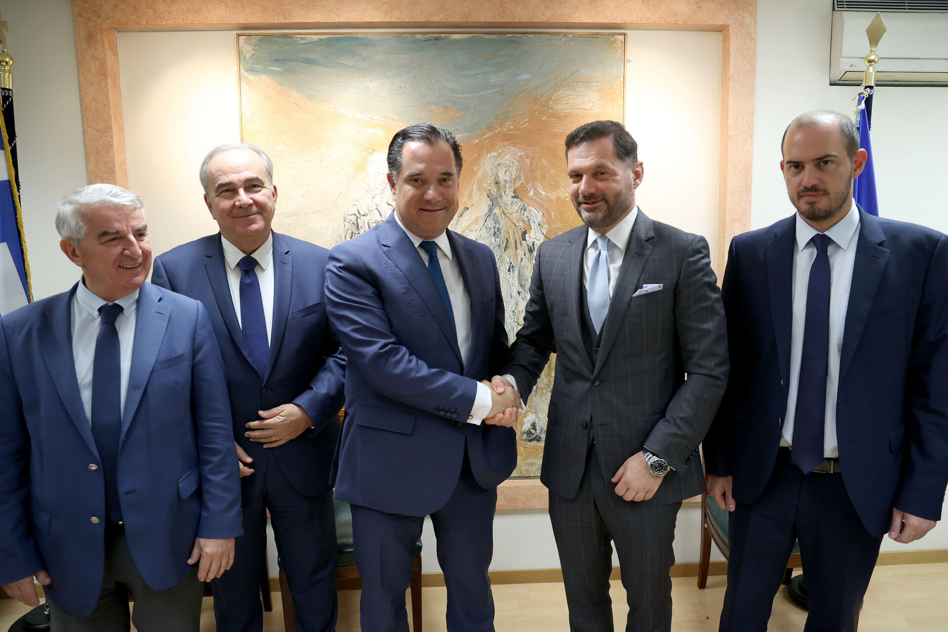 Ναυπηγεία Ελευσίνας: Υπεγράφη η συμφωνία εξυγίανσης – μεταβίβασης