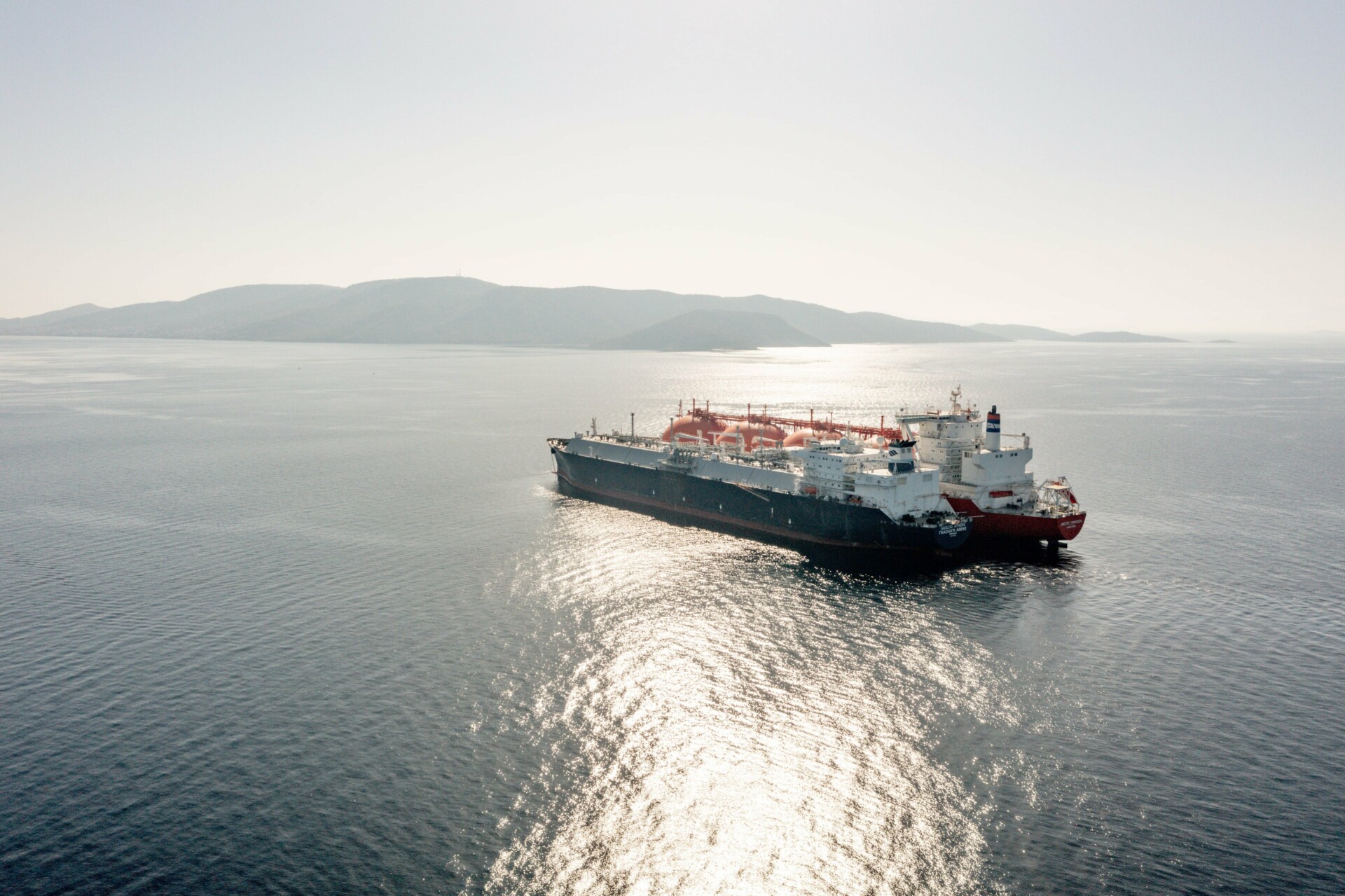 Εκφορτώνεται στη Ρεβυθούσα το πρώτο φορτίο LNG από τη Mytilineos