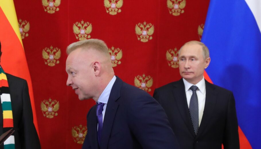 Ο Ντμίτρι Μαζέπιν και ο Βλαντιμίρ Πούτιν © EPA/MICHAEL KLIMENTYEV / SPUTNIK / POOL MANDATORY CREDIT