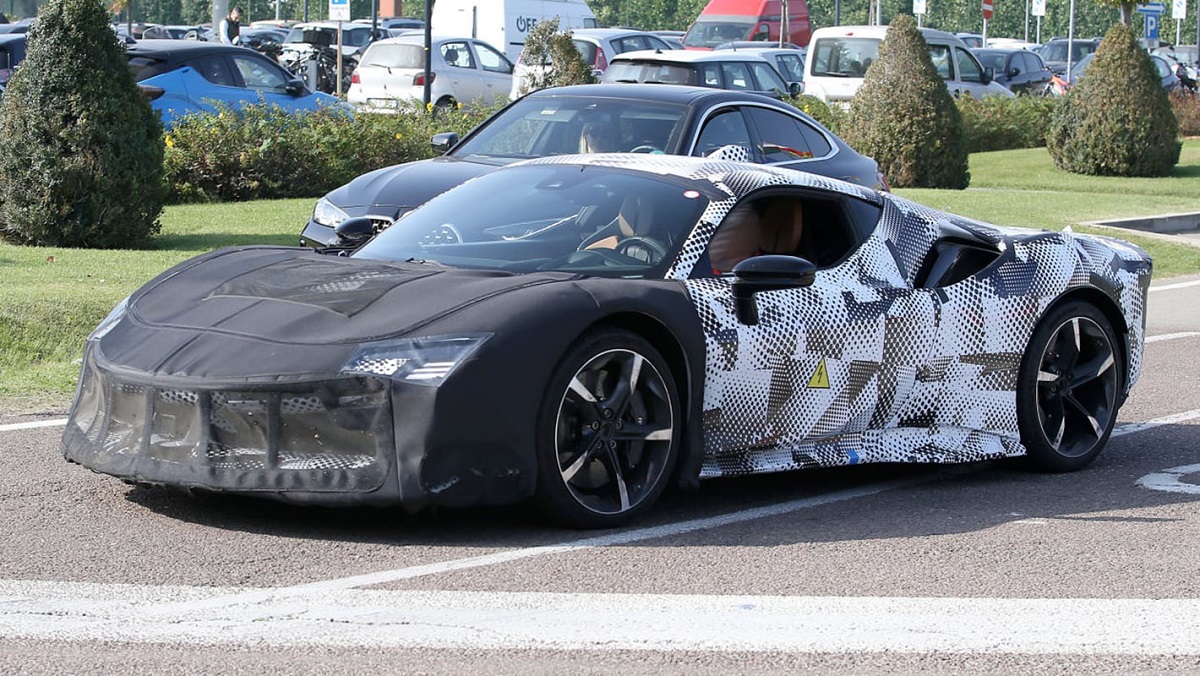 Σκληροπυρηνική έκδοση της Ferrari SF90 Stradale στα σκαριά