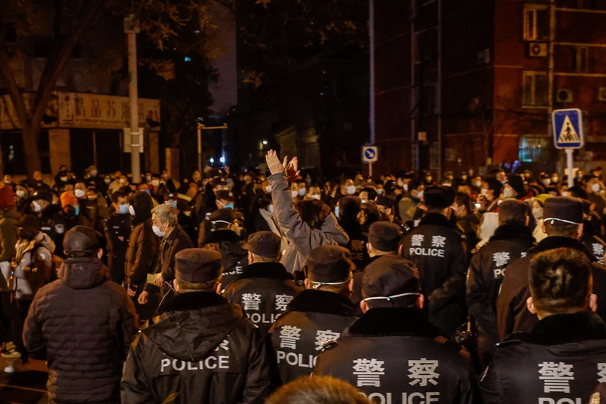 Διαδηλώσεις εναντίον της πολιτικής μηδενικών κρουσμάτων κορονoϊού στην Κίνα © EPA/MARK R. CRISTINO
