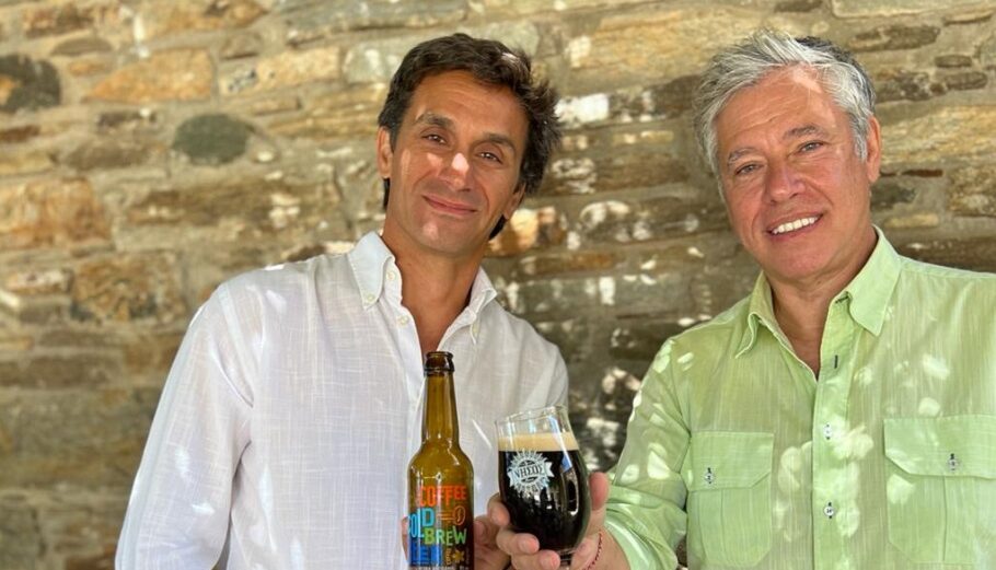 Ο Κωνσταντίνος Κωνσταντινόπουλος, CEO της Coffee Island και ο Αλέξανδρος Κουρής, ιδιοκτήτης της Νήσος