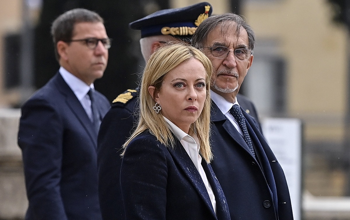 Κόντρα Μελόνι – ΜΚΟ με φόντο το μεταναστευτικό