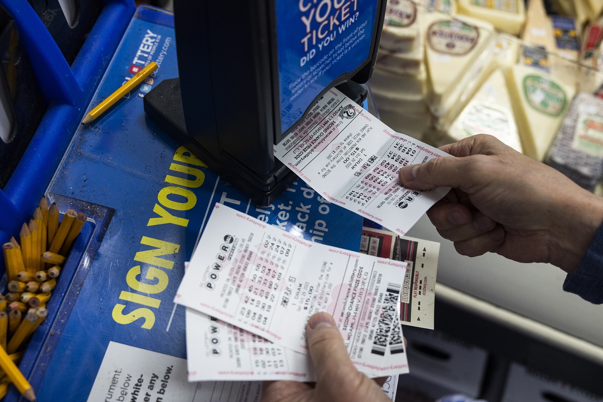 Powerball © EPA/JIM LO SCALZO