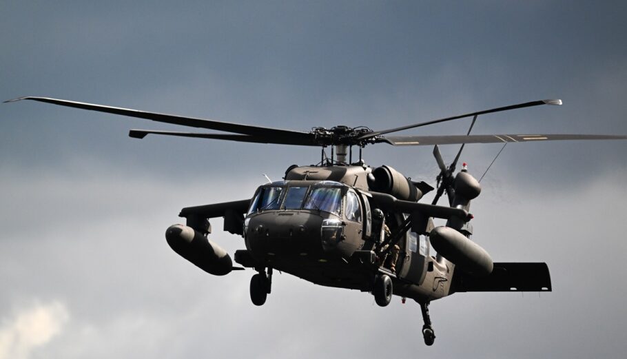 Το ελικόπτερο UH-60 Black Hawk © EPA/DAREK DELMANOWICZ POLAND OUT