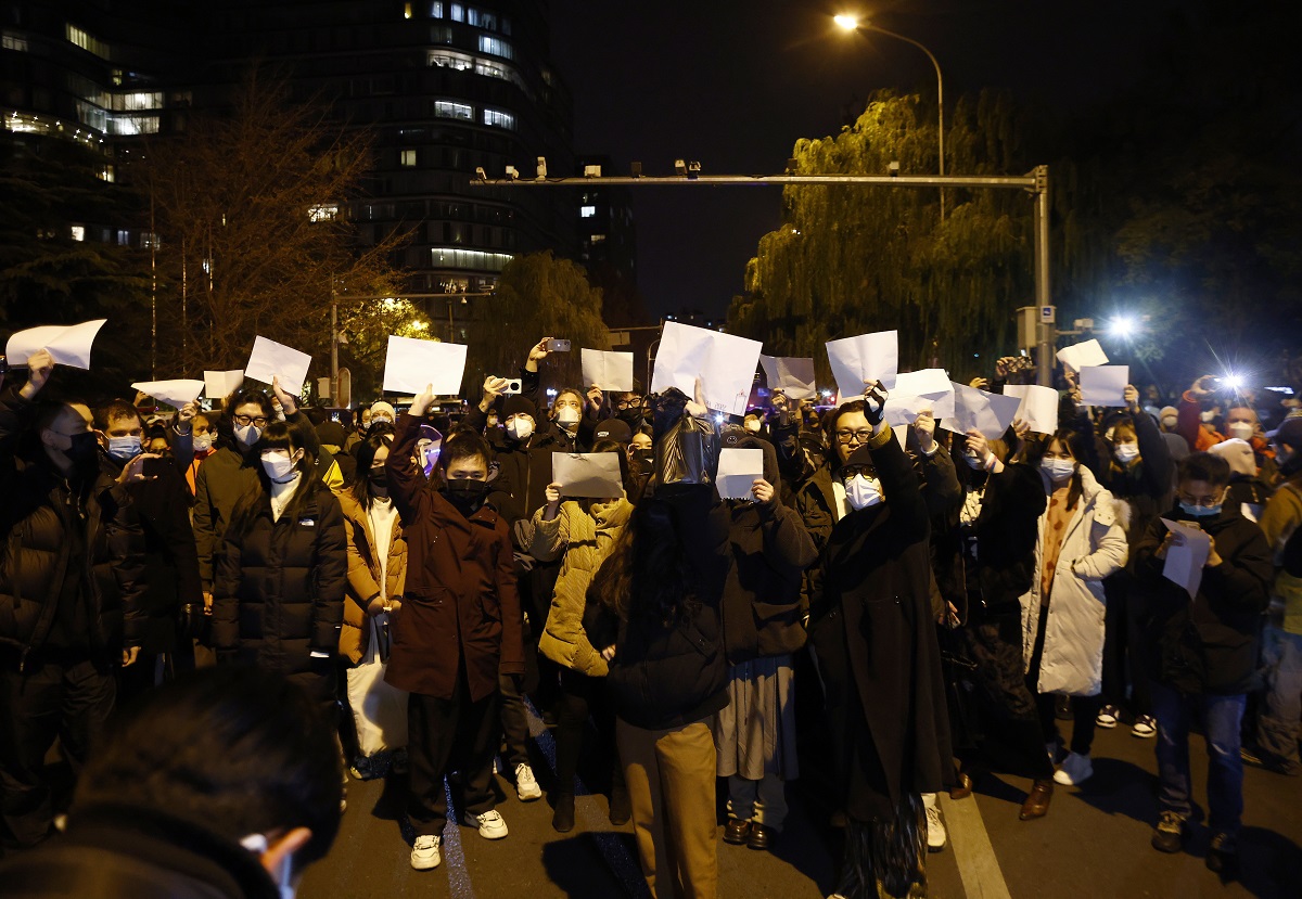 Διαδηλώσεις εναντίον της πολιτικής μηδενικών κρουσμάτων κορονoϊού στην Κίνα © EPA/MARK R. CRISTINO 