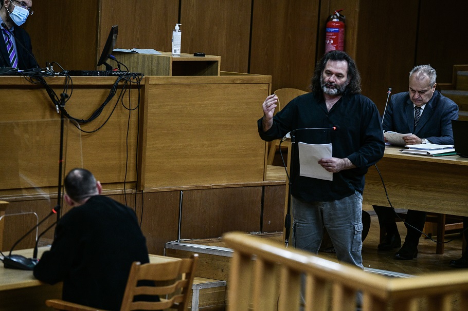 Δίκη Χρυσής Αυγής: Ένταση κατά την έναρξη της συνεδρίασης με τον Λαγό