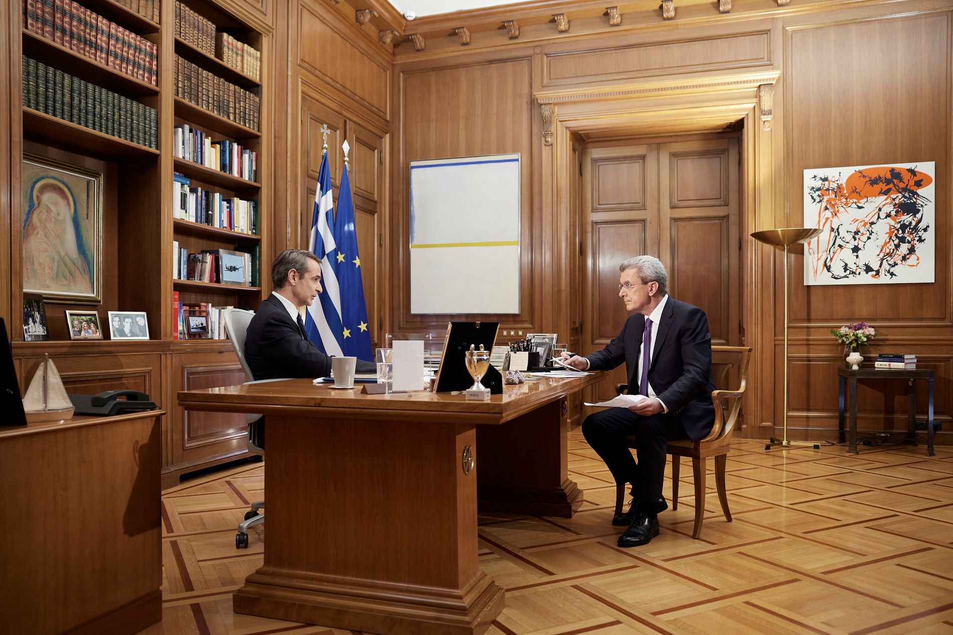 Ο Κυρ. Μητσοτάκης και ο Ν. Χατζηνικολάου ©ΓΤ Πρωθυπουργού